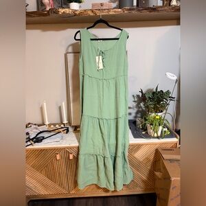 NWT Sorella Sage Green Tiered Midi Dress